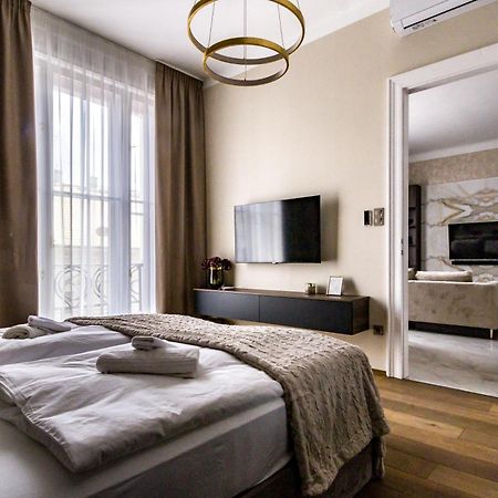 N16 Deluxe Apartment Boedapest Buitenkant foto
